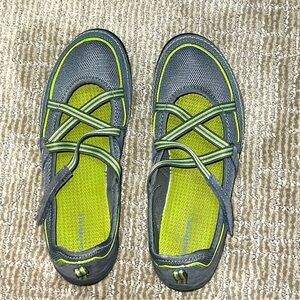 Croft & Borrow Women’s‎ Size 8.5 slip on shoes with Velcro closure
